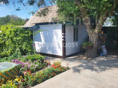 Отдельный дом · 3 комнаты · 60 м² · 5 сот., Геологическая 13 а — Центр,три магазина,садик Тополек. за 11 млн 〒 в Актобе, жилой массив Жилянка