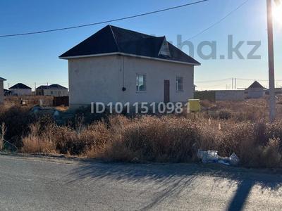 Жеке үй · 2 бөлме · 60 м² · 9.9 сот., Байтерек3 — Сталинский каналдан 2 көше ,мешітке бара жатқан асфальт жолға жақын., бағасы: 5.5 млн ₸ в 