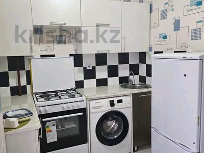 Аренда квартир в Атырауской обл.: 1-комнатная квартира · 40 м² · 4/6 этаж · помесячно, Пархоменко 2 Г за 165 000 〒 1-комнатная квартира · 40 м² · 4/6 этаж · помесячно, Пархоменко 2 Г за 165 000 〒 в Атырау, мкр Жилгородок
