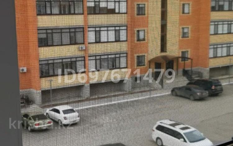3-бөлмелі пәтер · 130.6 м² · 3/5 қабат, мкр. Алтын орда, Тауелсиздик 23д/1 — Газиза Жубанова, бағасы: 58 млн ₸ в Актобе — фото 26