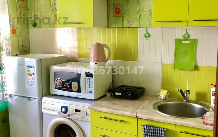 1-комнатная квартира · 33 м² · 5/5 этаж, проспект Назарбаева 40 за 9 000 ₸ в Усть-Каменогорске, Ульбинский — фото 2