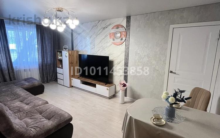 3-комнатная квартира · 50 м² · 1/5 этаж, мкр Юго-Восток, проспект республики — Возле Парка Победы , супермаркет Корзина за 18.5 млн 〒 в Караганде, Казыбек би р-н — фото 3