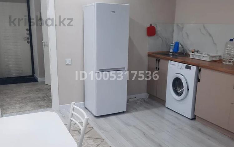 1-бөлмелі пәтер · 45 м² · 4/9 қабат, Самал 72/1, бағасы: 21 млн ₸ в Уральске — фото 2