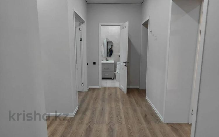 3-комнатная квартира · 90 м² · 3/9 этаж, Е 181 за 250 000 ₸ в Астане, Есильский р-н — фото 2