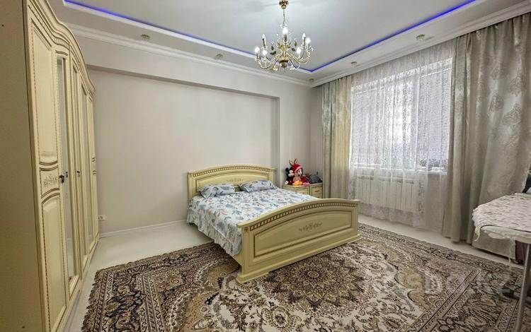 2-комнатная квартира · 80 м² · 7/8 этаж, мкр Нурсая 47А за 30.5 млн 〒 в Атырау — фото 5