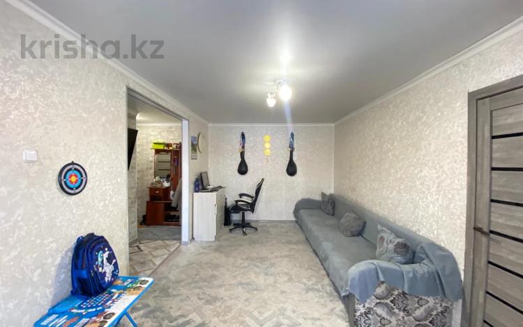 2-комнатная квартира · 44 м² · 1/5 этаж, Майкудук, 13й микрорайон за 10 млн ₸ в Караганде, Алихана Бокейханова р-н — фото 2