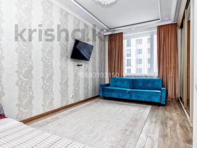 1-комнатная квартира, 40 м², 2 этаж посуточно, Кабанбай батыра 58б за 13 000 〒 в Астане, Нура р-н