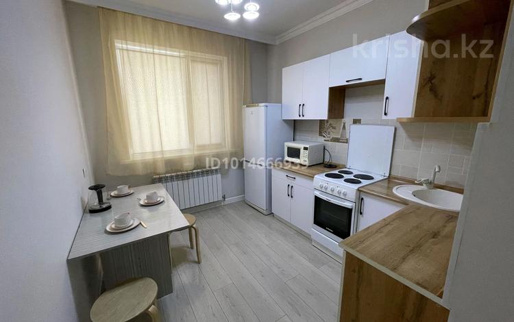2-комнатная квартира · 57 м² · 7/9 этаж, Е-10 за 20 000 ₸ в Астане, Нура р-н — фото 2