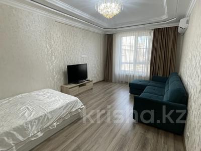 1-комнатная квартира, 40 м², 5/5 этаж помесячно, Кабанбай батыра 9/3 за 350 000 〒 в Астане, Есильский р-н