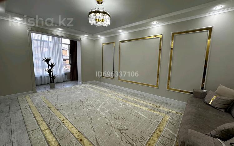 3-бөлмелі пәтер · 105 м² · 1/5 қабат, мкр Жана Орда, Сырым Датов 38 — Ел ырысы базары маңында, бағасы: 450 000 ₸ в Уральске — фото 2