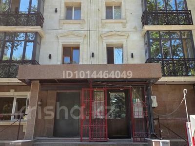 Свободное назначение, офисы, магазины и бутики, склады, общепит, салоны красоты, медцентры и аптеки, образование, развлечения, конференц-залы, кабинеты и рабочие места, студии · 53 м² за 700 000 ₸ в Алматы, Бостандыкский р-н