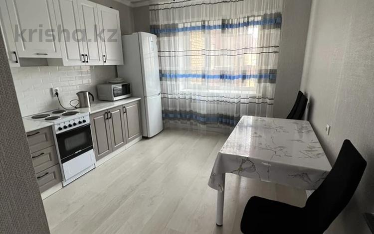 2-комнатная квартира, 63 м², 8/17 этаж, Кудайбердыулы 33