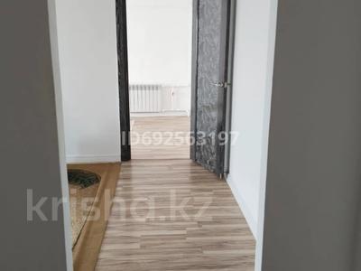 3-комнатная квартира, 60 м², 4/5 этаж помесячно, Вокзал маны — Рядом 27 школа за 200 000 〒 в Атырау, мкр Привокзальный-3