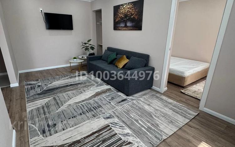 2-комнатная квартира · 45 м² · 3/4 этаж, Абая 44 — Возле Универсам Гамбургер за 15 000 ₸ в  — фото 2