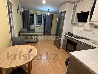 Аренда квартир в Алматы: 2-комнатная квартира · 55 м² · 8/10 этаж, мкр Аксай-5 25 — Б.Момышулы-Жубанова за 350 000 〒 2-комнатная квартира · 55 м² · 8/10 этаж, мкр Аксай-5 25 — Б.Момышулы-Жубанова за 350 000 〒 в Алматы, Ауэзовский р-н