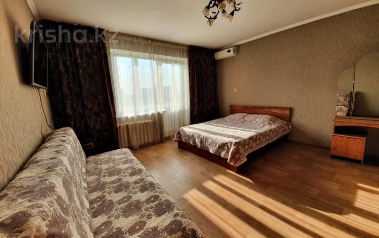 1-комнатная квартира, 40 м², 8/10 этаж посуточно, Валиханова 159 за 8 500 〒 в Семее — фото 5