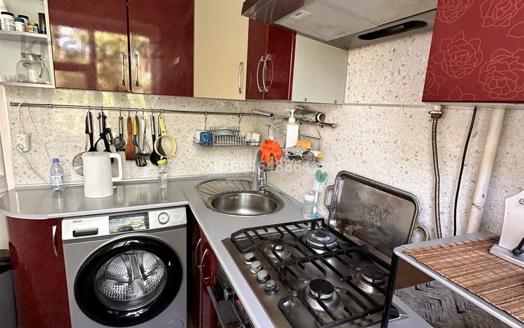 3-бөлмелі пәтер · 63 м² · 4/5 қабат, Ихсанова 73, бағасы: 23 млн ₸ в Уральске, мкр Школьник — фото 2