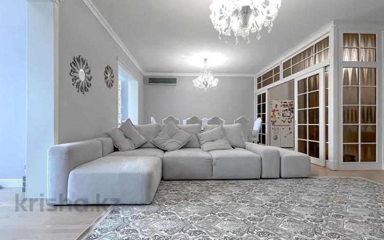 4-комнатная квартира · 210 м² · 4/5 этаж, мкр Юбилейный, Омаровой 25 за 165 млн 〒 в Алматы, Медеуский р-н — фото 2