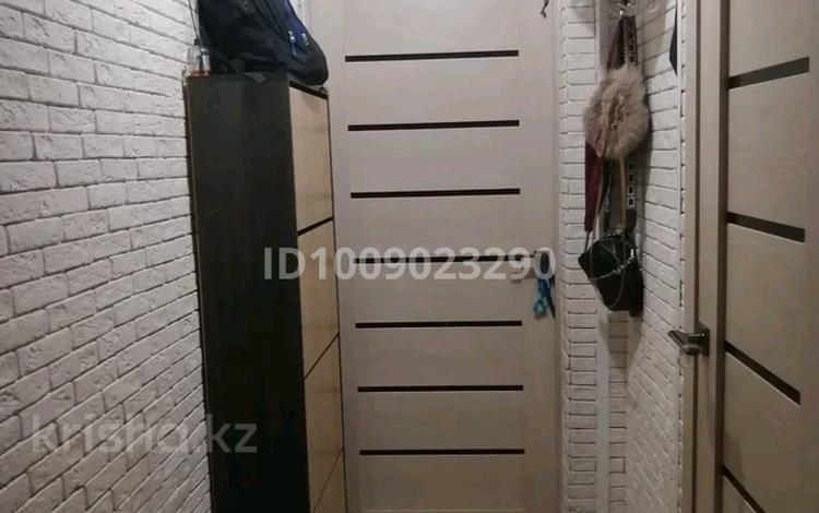 1-комнатная квартира · 30 м² · 3/5 этаж, Пришахтинск, Пришахтинск, 21й микрорайон 4 за 9.5 млн ₸ в Караганде, Алихана Бокейханова р-н — фото 2