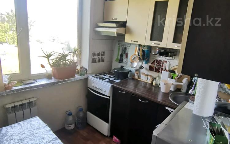 2-комнатная квартира · 45 м² · 5/5 этаж, Майкудук, Майкудук, 17й микрорайон 49 за 9.8 млн ₸ в Караганде, Алихана Бокейханова р-н — фото 2