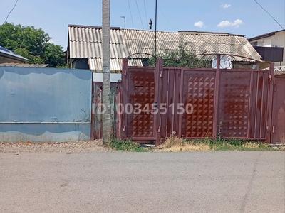 Отдельный дом · 6 комнат · 77 м² · 6 сот., 4 й переулок Хаджи-Мукана 11 — Находится вблизи проспекта Джамбула за 27 млн 〒 в Таразе