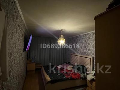 3-бөлмелі пәтер, 65 м², 1/5 қабат, авиагородок 29 — кутузовский магазин, бағасы: 14 млн 〒 в Актобе, мкр Авиагородок