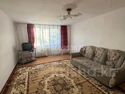 Отдельный дом · 4 комнаты · 100 м² · 10 сот., Абая 17 — В центре, напротив акимата, перед памятником ВОВ за 16.5 млн 〒 в Заре