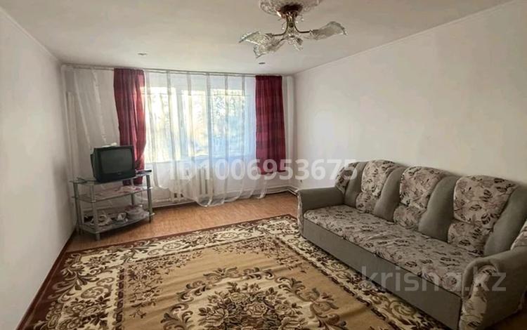 Отдельный дом · 4 комнаты · 100 м² · 10 сот., Абая 17 — В центре, напротив акимата, перед памятником ВОВ за 16.5 млн 〒 в Заре — фото 2