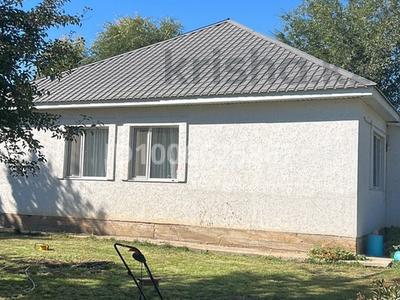 Отдельный дом · 4 комнаты · 140 м² · 10 сот., Малиновая 248 — По улице Шолохова район кафе 1001 ночь ,Шах сарай за 36 млн 〒 в Уральске