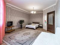1-комнатная квартира, 38 м², 13 этаж посуточно, Сарайшык 5 за 12 000 〒 в Астане, Алматы р-н