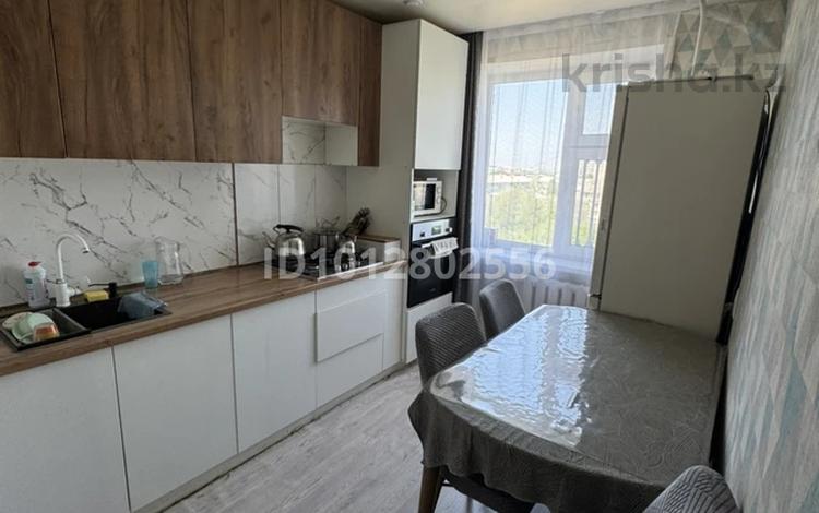 3-бөлмелі пәтер · 65 м² · 8/9 қабат, мкр Кунаева 17, бағасы: 22.5 млн ₸ в Уральске — фото 2