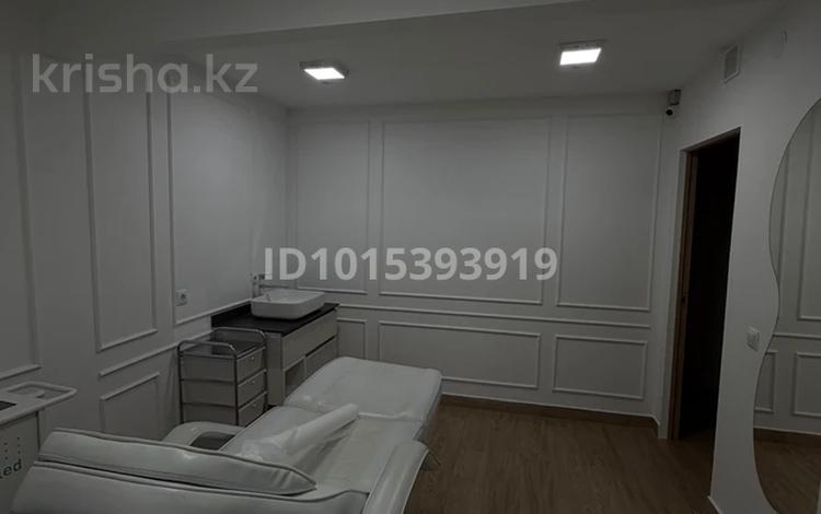 2-бөлмелі пәтер · 45 м² · 1/5 қабат, Досмухамбетова 5, бағасы: 20 млн ₸ в Атырау — фото 2