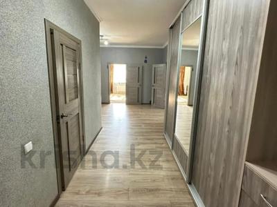 3-комнатная квартира, 108 м², 7/10 этаж, мкр. Алтын орда, Молдагулова 60/1 за 39 млн 〒 в Актобе, мкр. Алтын орда