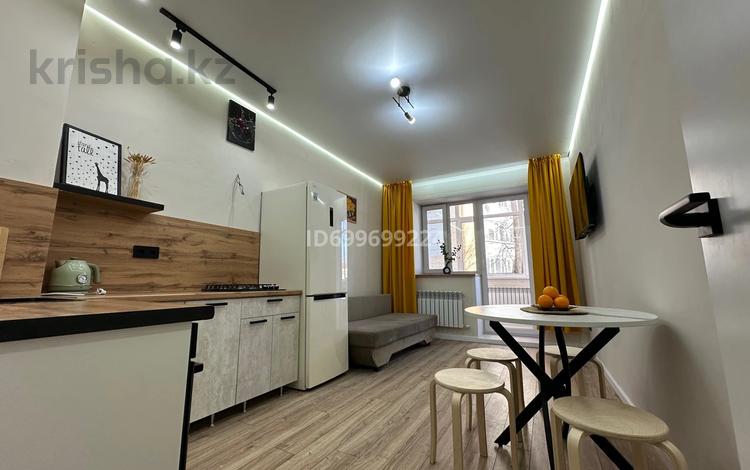 2-бөлмелі пәтер · 75 м² · 1/9 қабат, Молдавская 2/1 — Центр, Универмаг(8я школа 2 минут), бағасы: 36 млн ₸ в Уральске — фото 3
