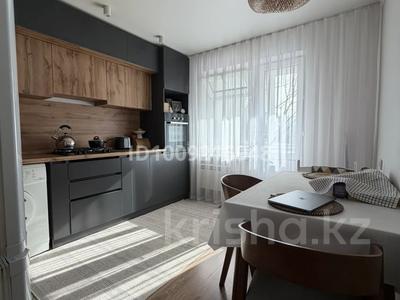 2-бөлмелі пәтер · 55 м² · 5/5 қабат, Ақсай-4 ш/а. 55 — Момышулы- Улугбека, бағасы: 38.5 млн ₸ в Алматы, Ауэзовский р-н