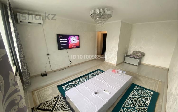 1-комнатная квартира · 37.4 м² · 4/5 этаж, мкр 12 15 за 12.5 млн 〒 в Актобе — фото 2