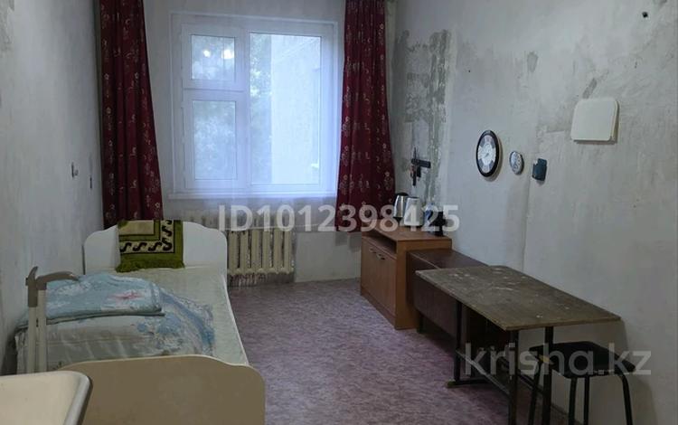 1-бөлмелі пәтер · 16 м² · 3 қабат, Шанхай ш/а. 105/2, бағасы: 1.8 млн ₸ в Актобе, мкр Шанхай — фото 2