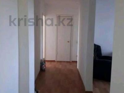 2-комнатная квартира · 58 м² · 2/5 этаж, Кизатова за 120 000 〒 в Петропавловске