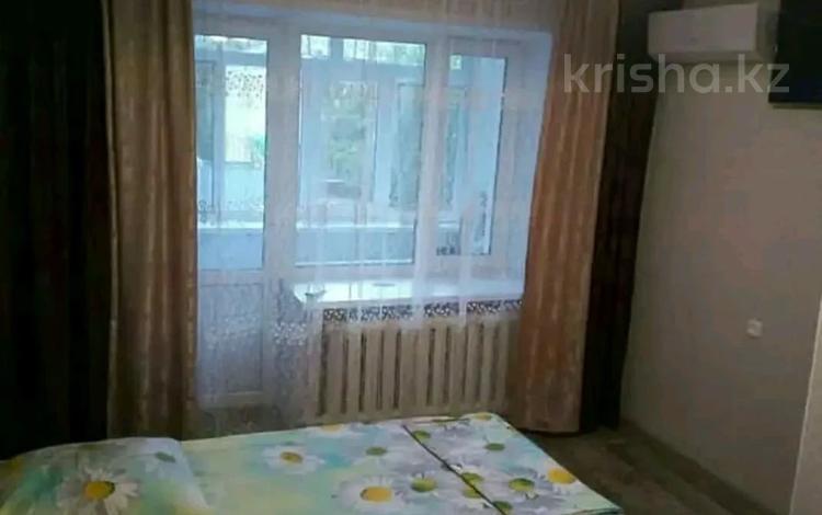 1-бөлмелі пәтер · 30 м² · 2/5 қабат, улица Курмангазы — Абая, бағасы: 8 000 ₸ в Уральске — фото 2