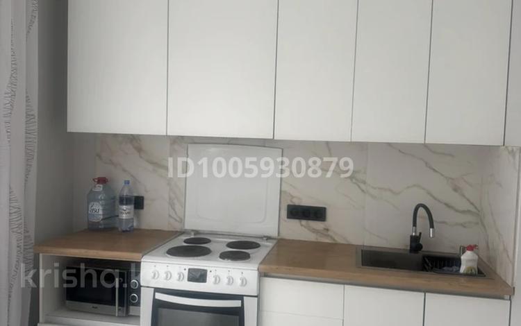 1-комнатная квартира · 40 м² · 10/12 этаж, Санжара Асфендиярова 8 за 200 000 ₸ в Астане, Нура р-н — фото 12