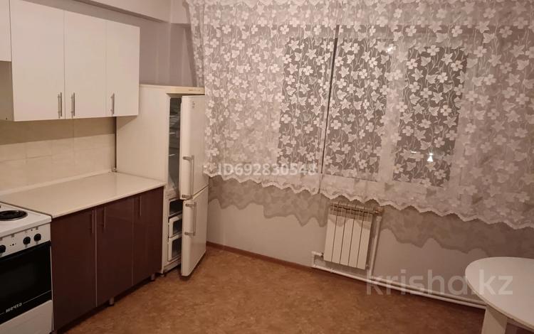 1-комнатная квартира, 43.8 м², 3/9 этаж, Есенберлина 6/2 — 46 школа