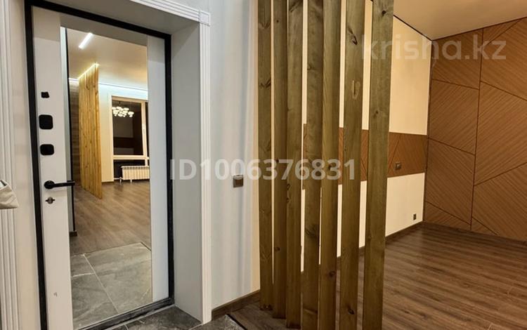 1-комнатная квартира · 45 м² · 1/4 этаж, мкр Юго-Восток, Алтын Арка за 25 млн 〒 в Караганде, Казыбек би р-н — фото 2