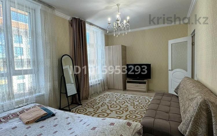 1-комнатная квартира · 55 м² · 10/16 этаж, Тауелсиздик 39 за 350 000 ₸ в Астане, Алматы р-н — фото 2