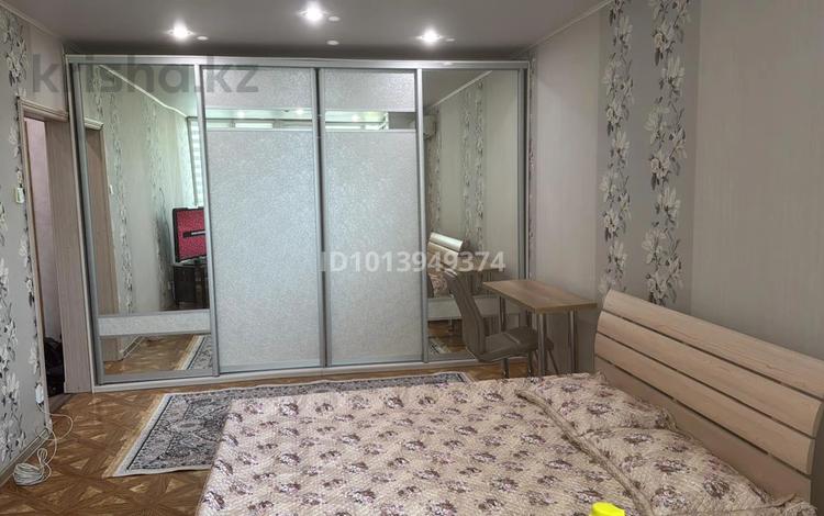 1-комнатная квартира · 42 м² · 4/9 этаж, 5мкр 5 за 130 000 ₸ в Аксае — фото 2