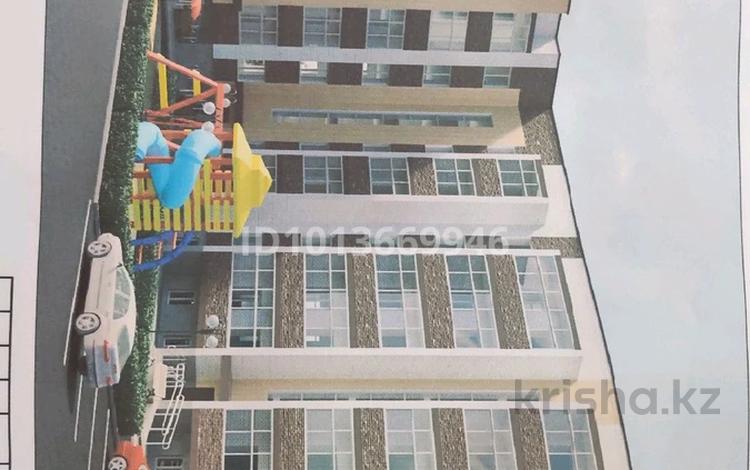 2-комнатная квартира · 70 м² · 3/5 этаж, Старый город, Асау Барака 60а, 60Б за 18 млн ₸ в Актобе — фото 2