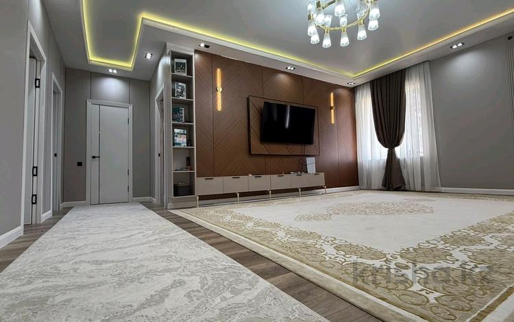 4-комнатная квартира · 105 м² · 7/7 этаж, 17-й мкр, 17-ш/а. 106 за 29 млн ₸ в Актау — фото 2