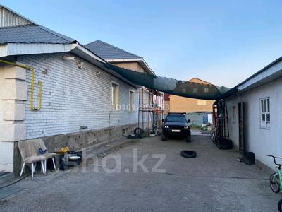 Жеке үй · 7 бөлме · 240 м² · 10 сот., мкр Уркер 6, бағасы: 54 млн ₸ в Астане, Нура р-н