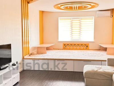 4-комнатная квартира · 110 м² · 2/5 этаж, Алтын орда 10 за 300 000 〒 в Актобе