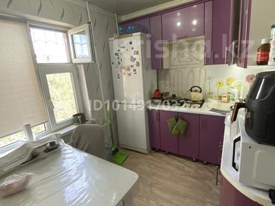 4-комнатная квартира · 58 м² · 4/5 этаж, мкр 5, Есет Батыра 107 — Есет Батыра /Молдагулова за 17.5 млн ₸ в Актобе