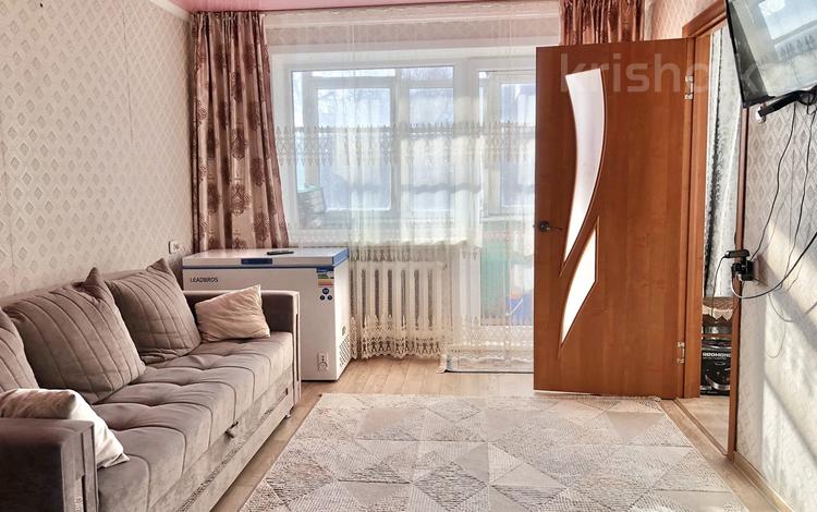 3-комнатная квартира, 48 м², 3/5 этаж, Майкудук, 16й микрорайон 2